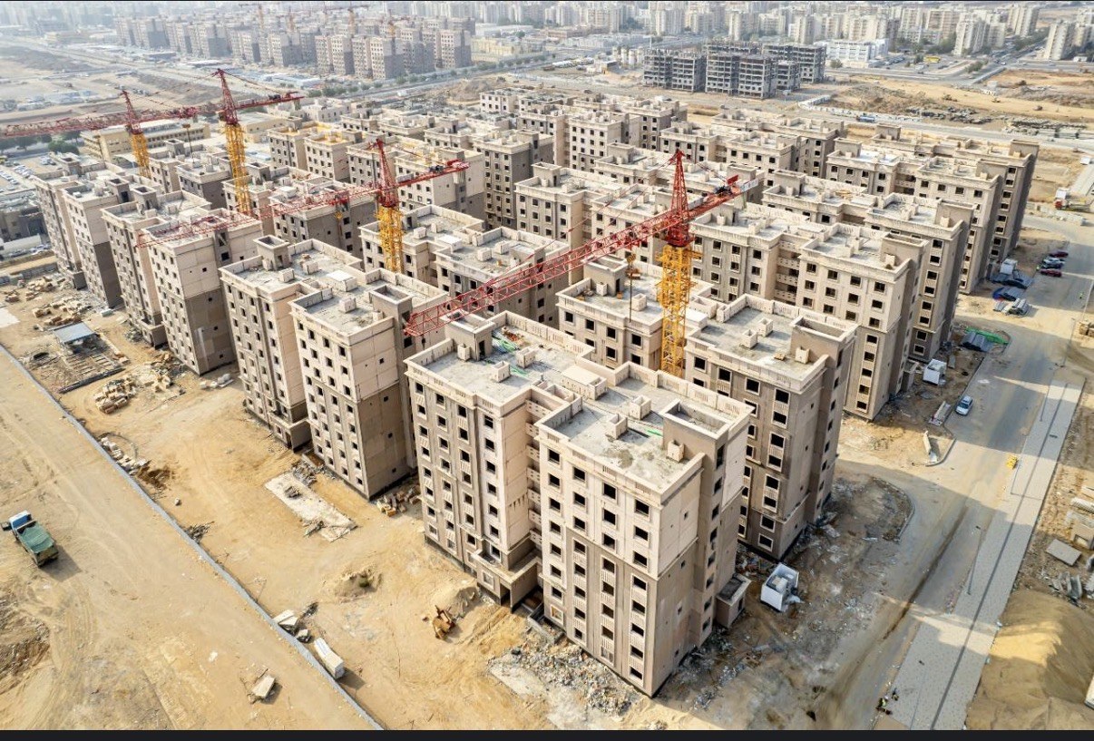 Al-Amir Fawaz G+7 residential buildings and tower cranes in Jeddah